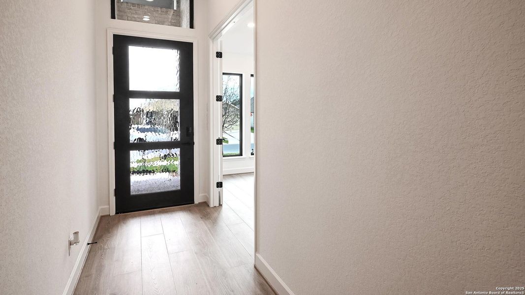 Spacious, unfurnished interior of a new home in Veramendi 60', New Braunfels (Image 13). Spacious, unfurnished interior of a new home in Veramendi 60', New Braunfels (Image 13).