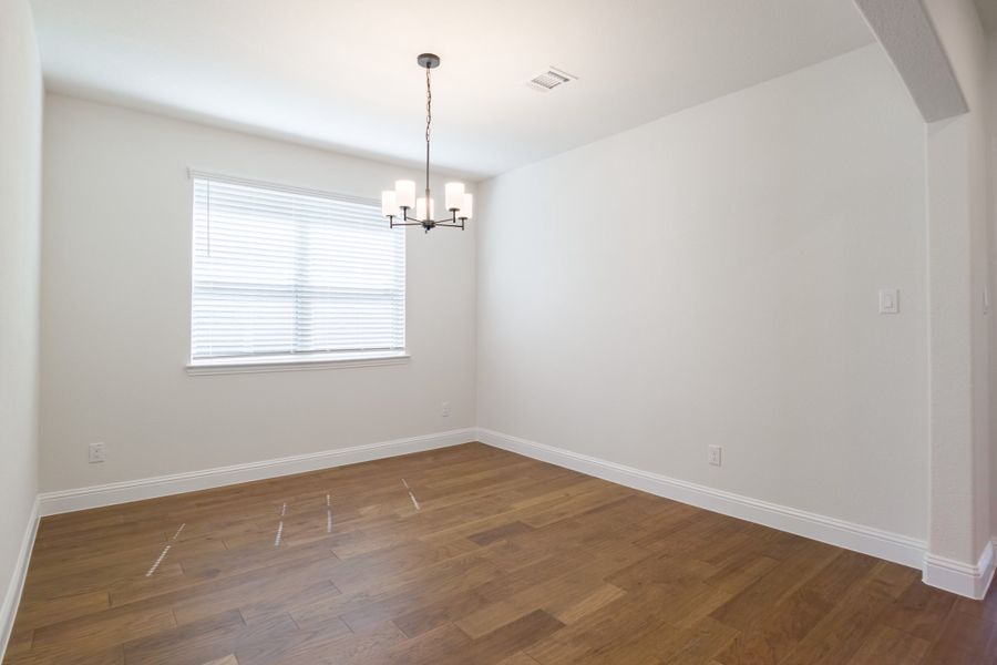 Spacious, unfurnished interior of a new home in Valencia on the Lake, Little Elm (Image 22).