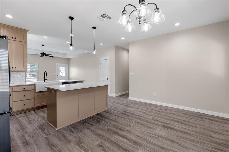 Spacious, unfurnished interior of a new home in , Sulphur Springs (Image 34).