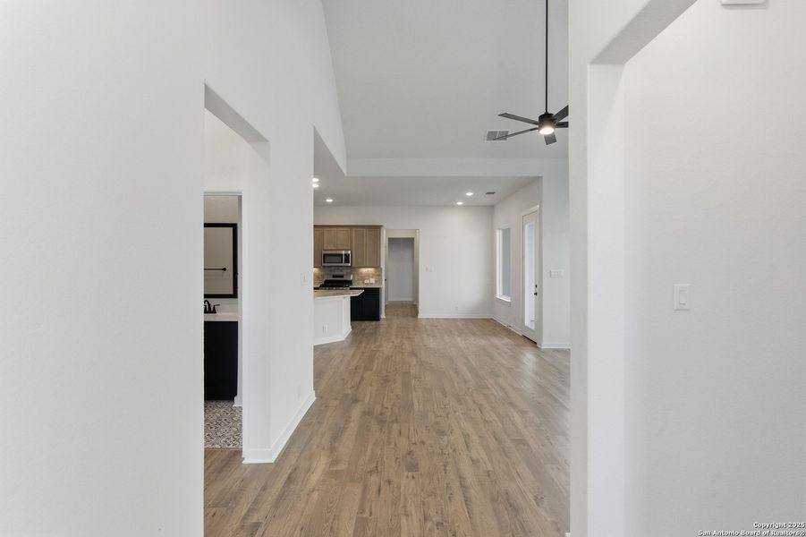 Spacious, unfurnished interior of a new home in The Crossvine – Garden Homes, Schertz (Image 25).