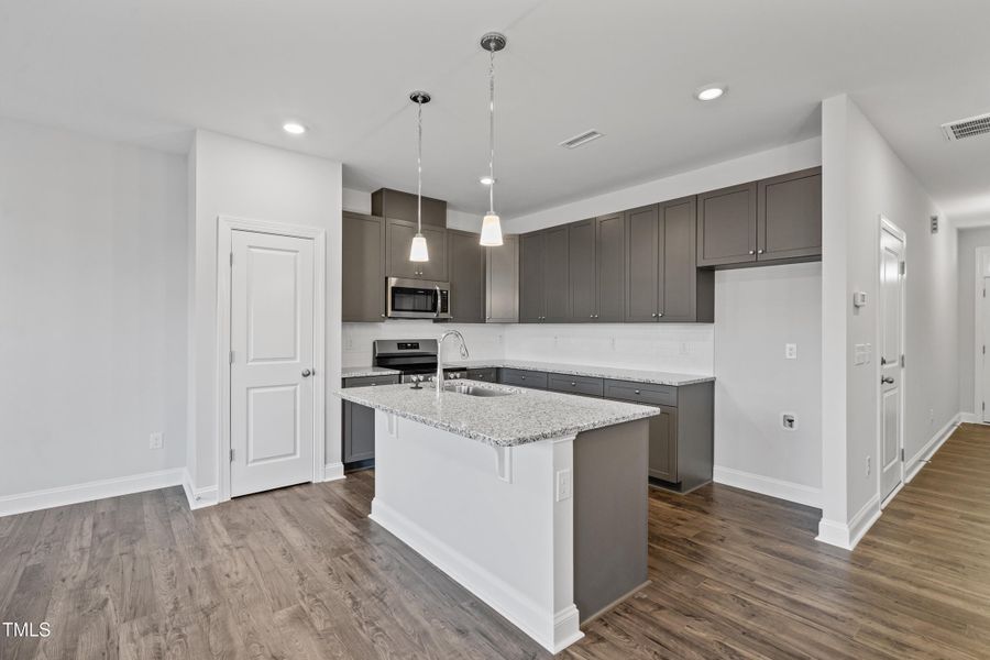 Ral_Barrington_Lot244 (6)