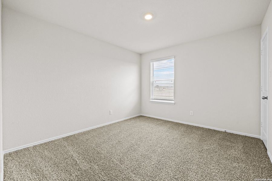 Spacious, unfurnished interior of a new home in Winding Creek, New Braunfels (Image 17).