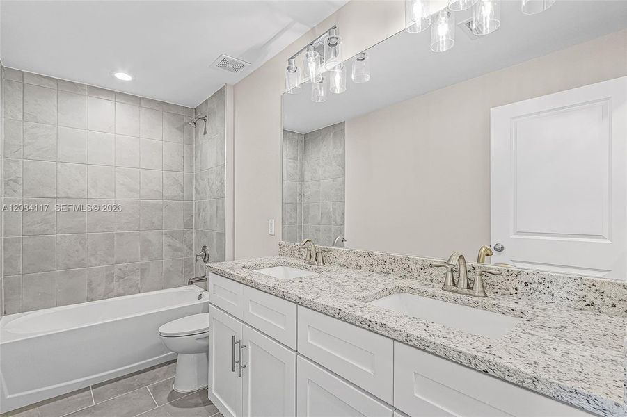 Furnished interior view inside a new home in , Cape Coral (Image 8).