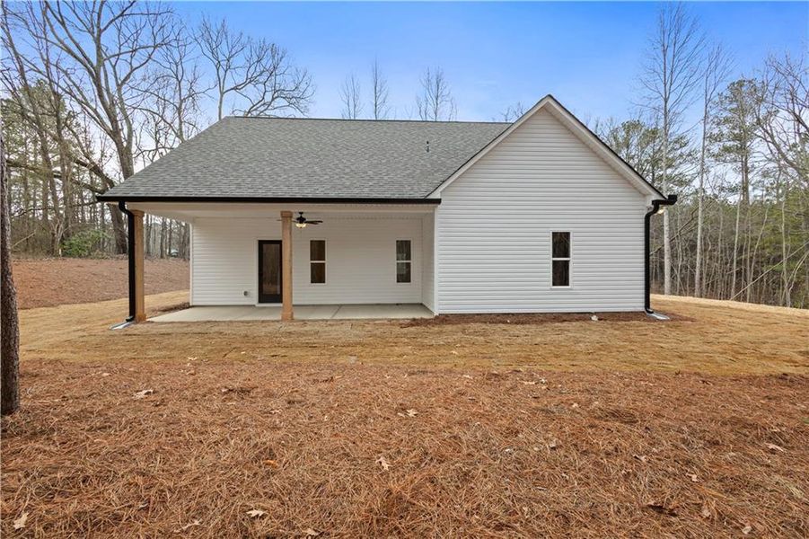 Exterior details and patio area of a home in , Silver Creek (Image 25).