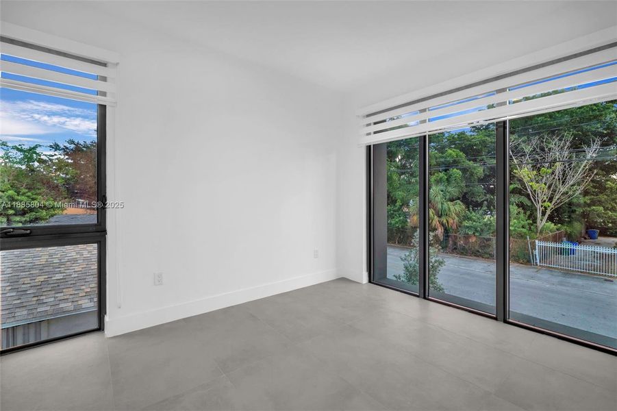 Spacious, unfurnished interior of a new home in , Miami (Image 28).