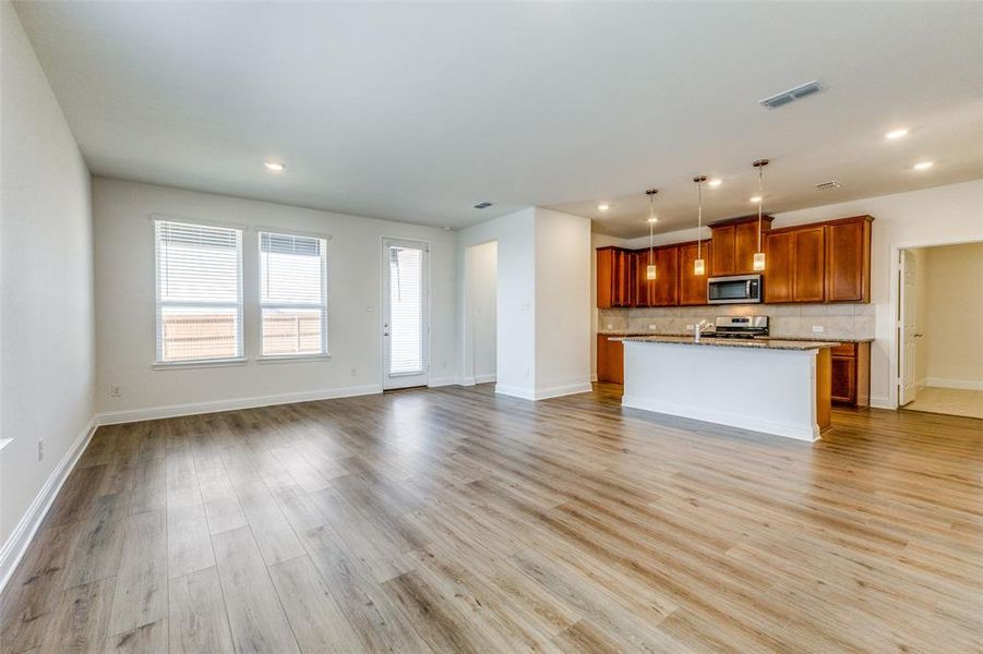 Spacious, unfurnished interior of a new home in Heartland, Heartland (Image 10).