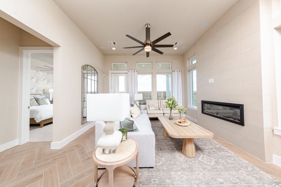 Representative furnished interior of a home built from the Cambridge by Beazer Homes in Ellwood, Iowa Colony (Image 8).