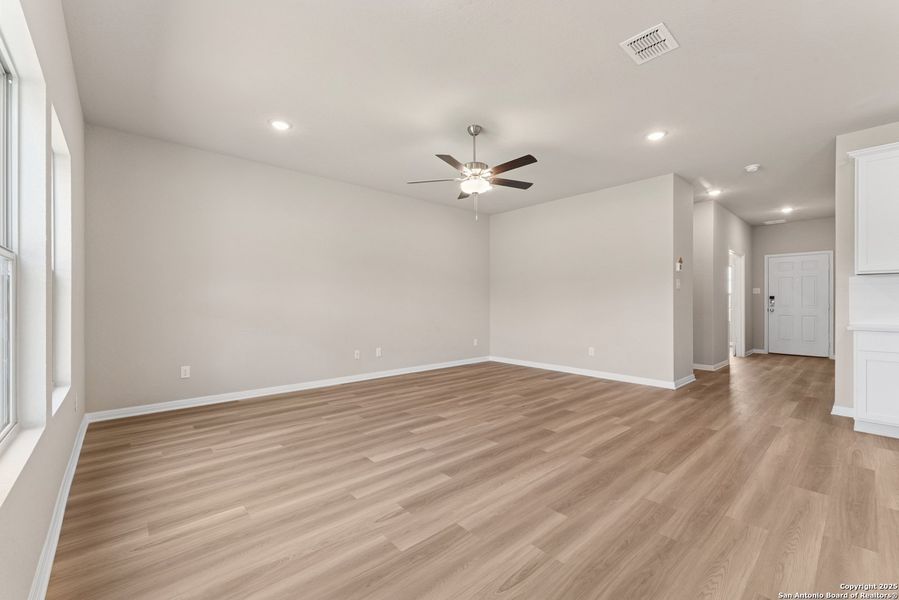 Spacious, unfurnished interior of a new home in Cinco Lakes, San Antonio (Image 23). Spacious, unfurnished interior of a new home in Cinco Lakes, San Antonio (Image 23).