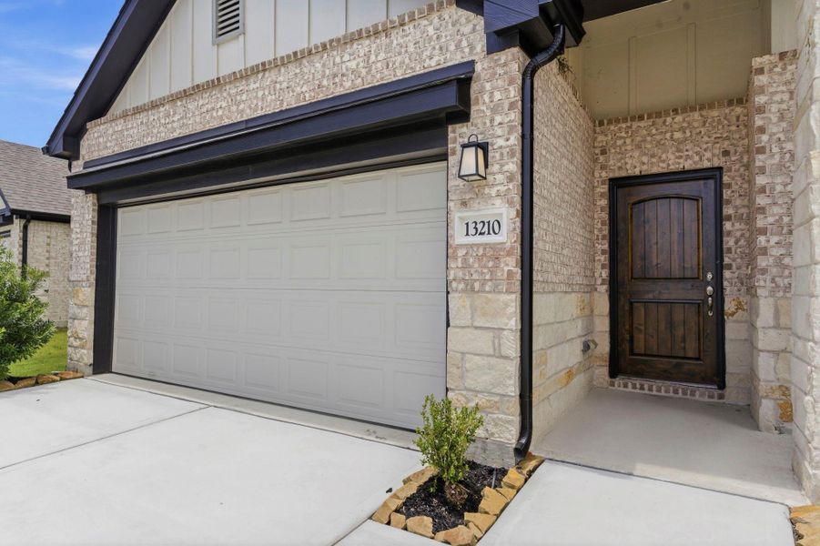 Exterior details and patio area of a home in Creekhaven, Iowa Colony (Image 28). Exterior details and patio area of a home in Creekhaven, Iowa Colony (Image 28).