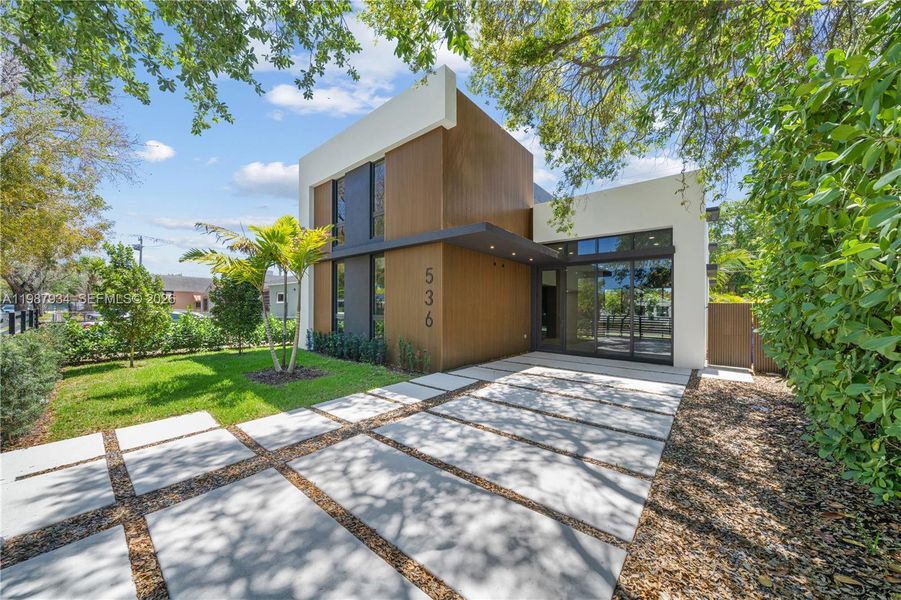 Exterior details and patio area of a home in , Miami (Image 20).