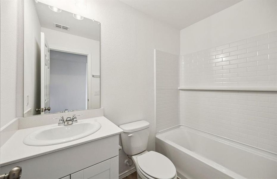 Spacious secondary bathroom