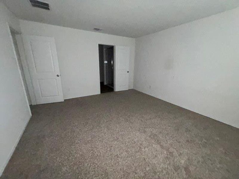 Spacious, unfurnished interior of a new home in , Buda (Image 8).