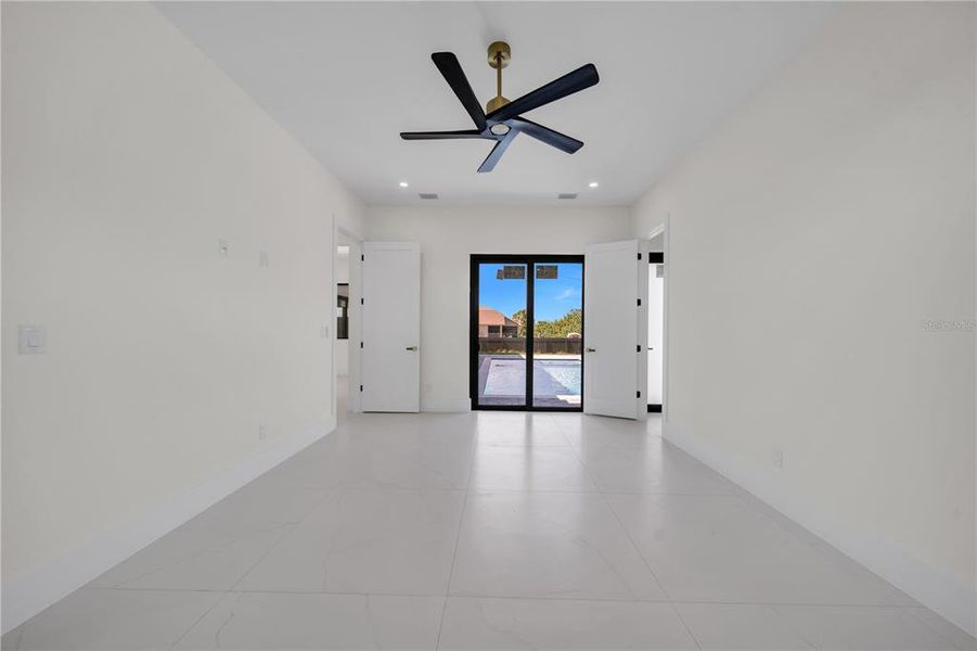 Spacious, unfurnished interior of a new home in , Cape Coral (Image 40).