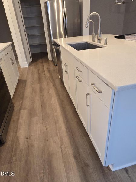 PLENTY OF CABINETS PLENTY OF CABINETS