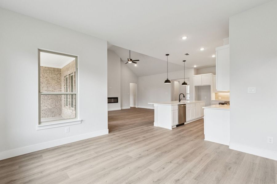 Spacious, unfurnished interior of a new home in Dove Hollow, Waxahachie (Image 17). Spacious, unfurnished interior of a new home in Dove Hollow, Waxahachie (Image 17).