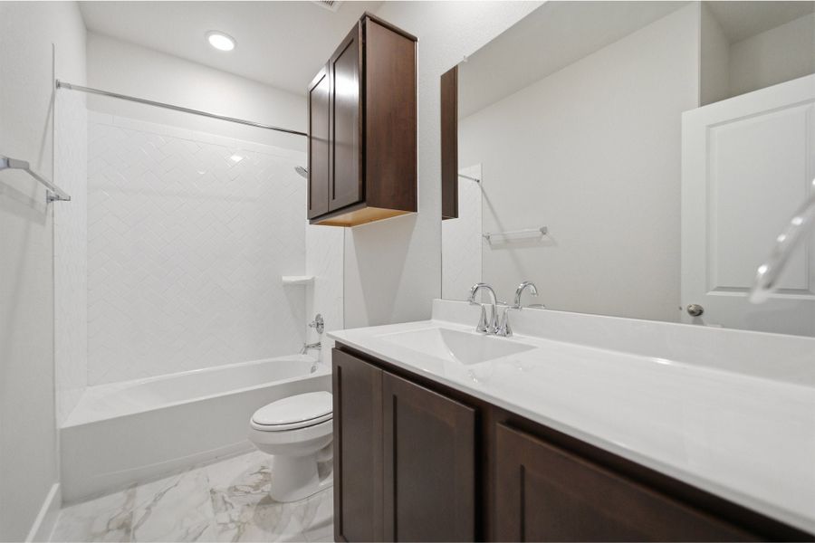 Furnished interior view inside a new home in Bay Creek, Baytown (Image 11).