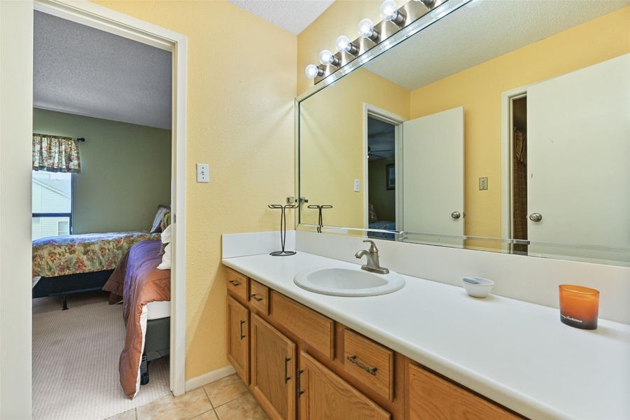 Furnished interior view inside a new home in , Galveston (Image 25).