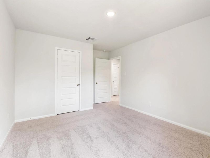 Spacious, unfurnished interior of a new home in Caney Creek Place, Conroe (Image 36).