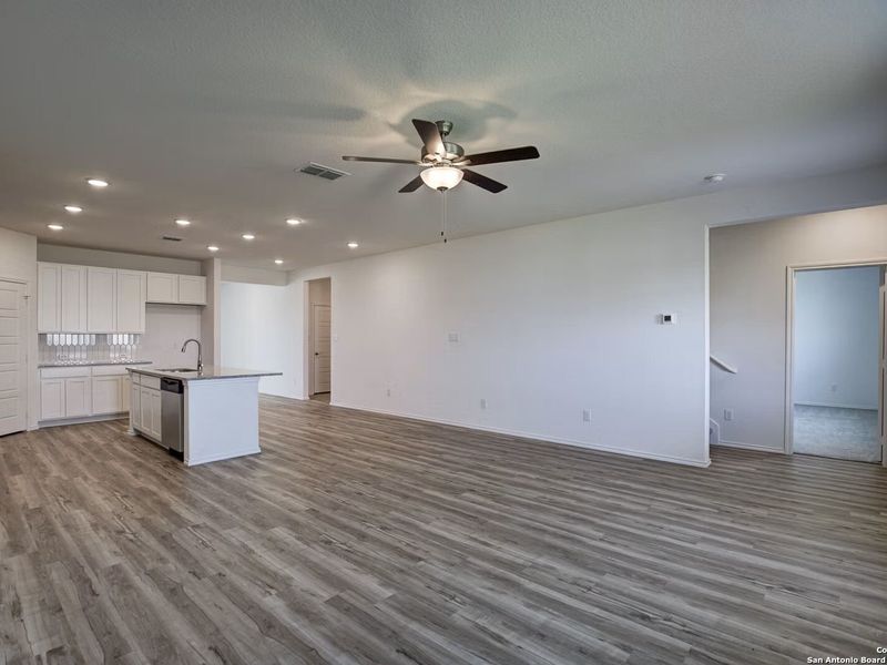 Spacious, unfurnished interior of a new home in Hannah Heights, Seguin (Image 15).
