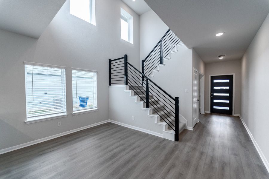 Spacious, unfurnished interior of a new home in Hannah Heights, Seguin (Image 9).