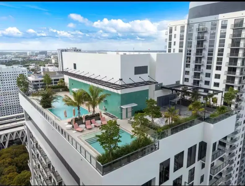 Condo located in Miami, FL showcasing its design and architecture (Image 3).