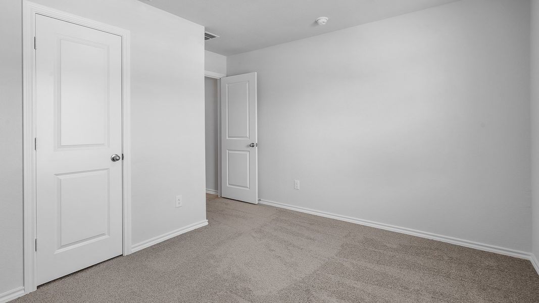 Spacious, unfurnished interior of a new home in Sunnycreek, Fort Worth (Image 32).