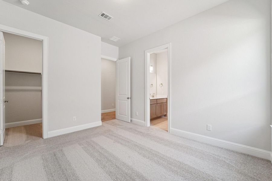 Spacious, unfurnished interior of a new home in Evergreen 70', Conroe (Image 24).