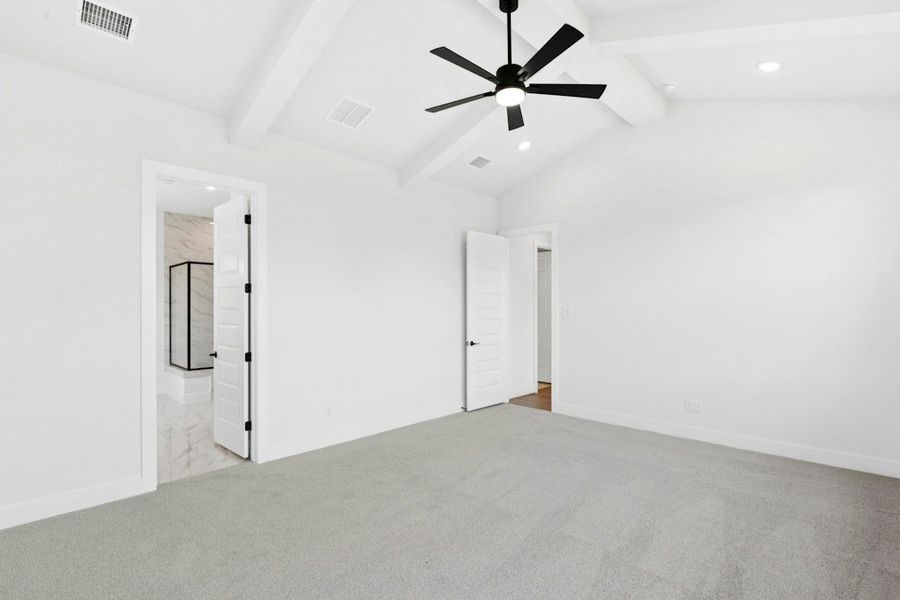 Spacious, unfurnished interior of a new home in Santa Rita Ranch, Liberty Hill (Image 26).