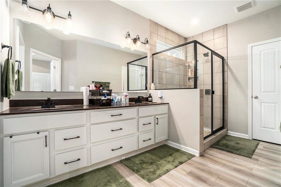 Furnished interior view inside a new home in , Dallas (Image 11).