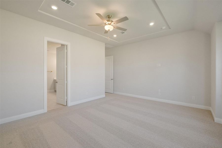 Spacious, unfurnished interior of a new home in Sienna 65', Missouri City (Image 42).
