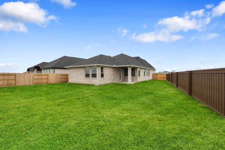 Exterior details and patio area of a home in Brookewater, Rosenberg (Image 4). Exterior details and patio area of a home in Brookewater, Rosenberg (Image 4).