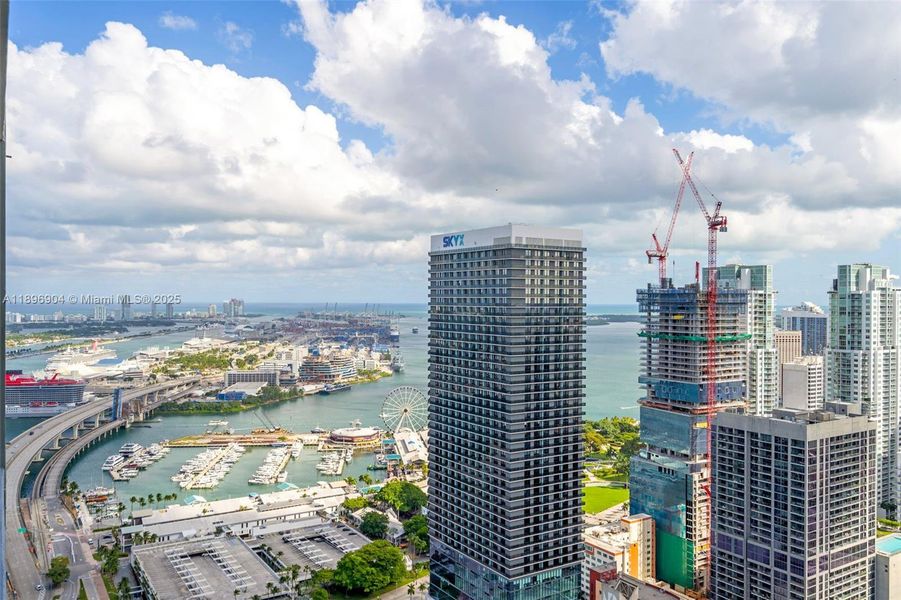 Condo located in Miami, FL showcasing its design and architecture (Image 21).