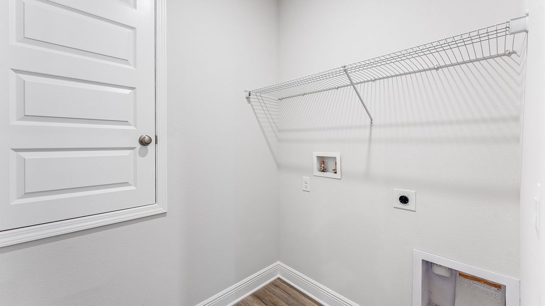 Representative unfurnished interior of a home built from the The Riverside by D.R. Horton in Hodges Bayou Plantation, Panama City (Image 28).