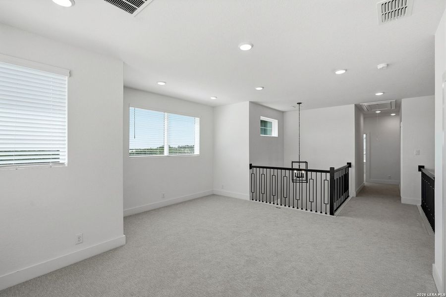Spacious, unfurnished interior of a new home in Prominence Urban, San Antonio (Image 41).