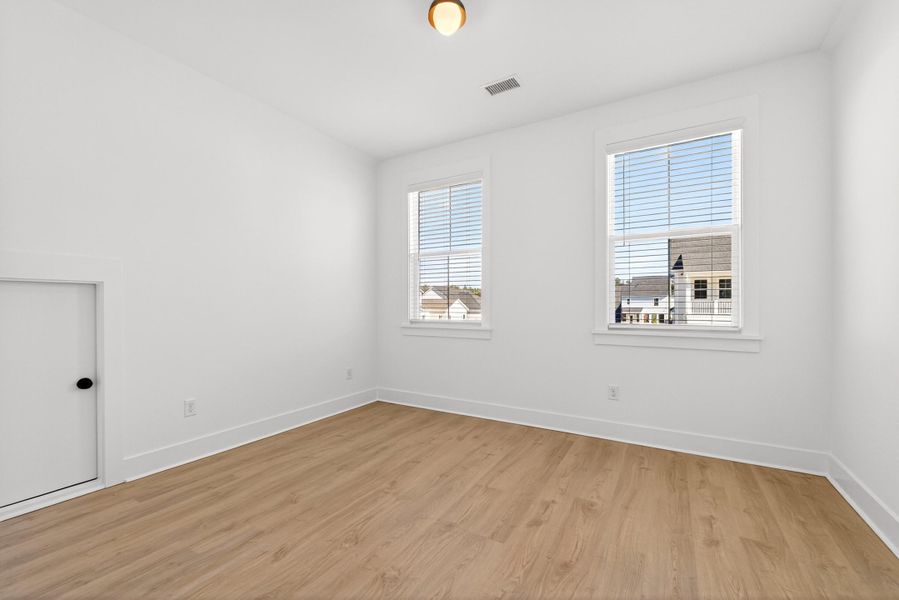 Spacious, unfurnished interior of a new home in , Summerville (Image 27).