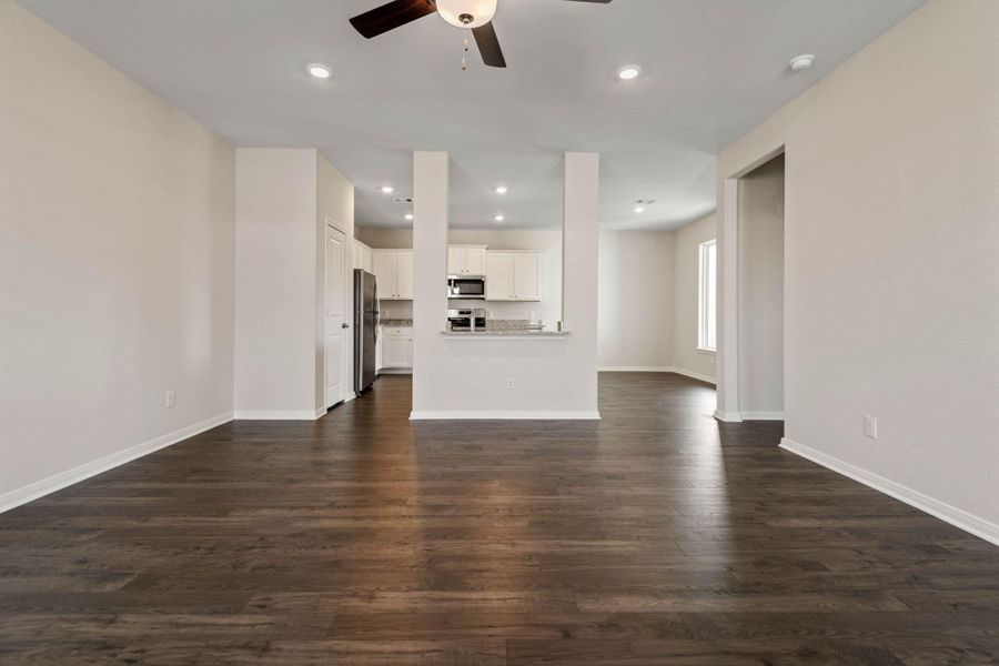 Spacious, unfurnished interior of a new home in Sweetwater Ridge, Conroe (Image 11). Spacious, unfurnished interior of a new home in Sweetwater Ridge, Conroe (Image 11).