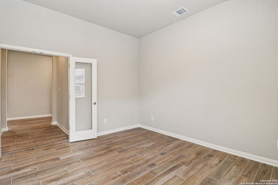 Spacious, unfurnished interior of a new home in Fox Falls, Boerne (Image 25).