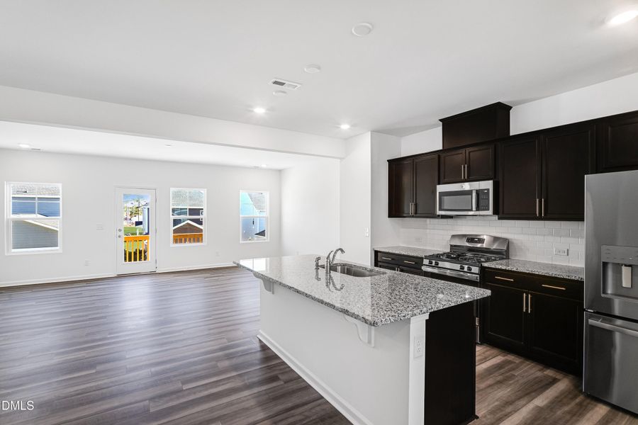 SUN_Stoneriver_Pic_Colton_Kitchen_4of7