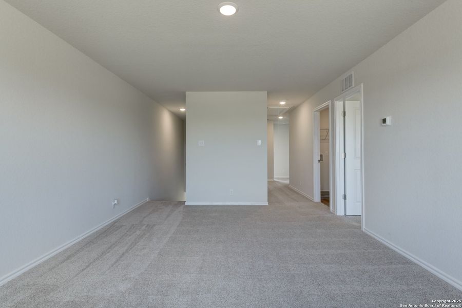Spacious, unfurnished interior of a new home in Meadows at Hennersby Hollow 40's, San Antonio (Image 17). Spacious, unfurnished interior of a new home in Meadows at Hennersby Hollow 40's, San Antonio (Image 17).