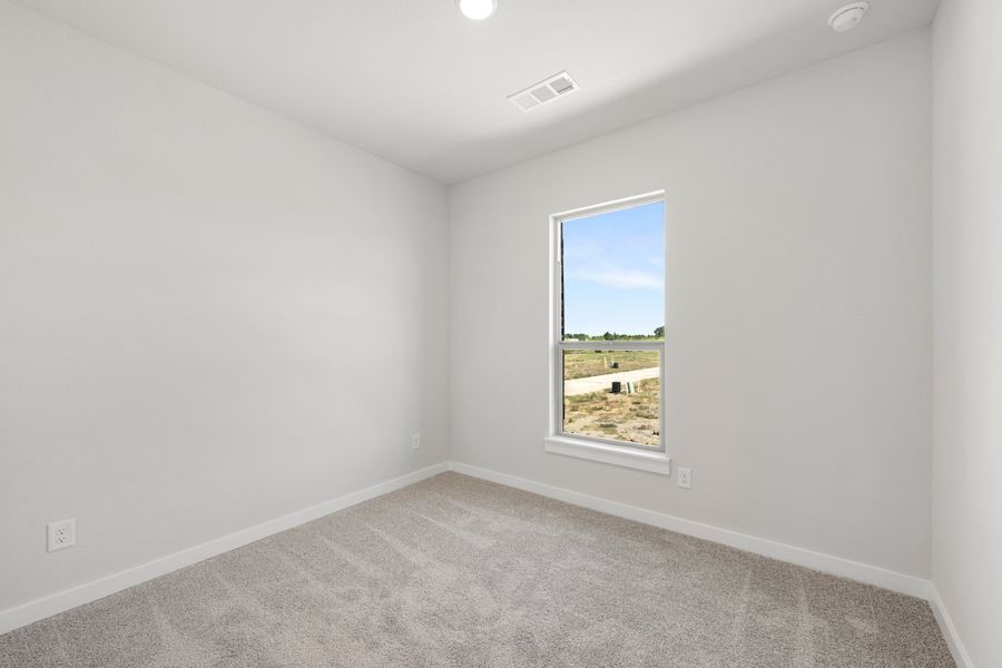Spacious, unfurnished interior of a new home in Cottonwood Creek, Rowlett (Image 39).