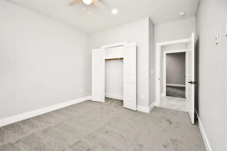Spacious, unfurnished interior of a new home in , Willis (Image 15).