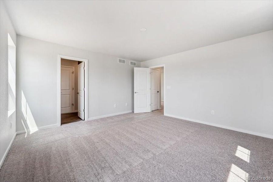 Spacious, unfurnished interior of a new home in Farmlore, Brighton (Image 10).