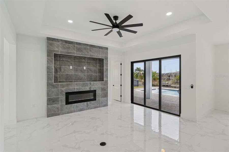 Spacious, unfurnished interior of a new home in , Cape Coral (Image 16).