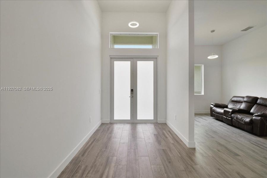 Spacious, unfurnished interior of a new home in , Lehigh Acres (Image 38).