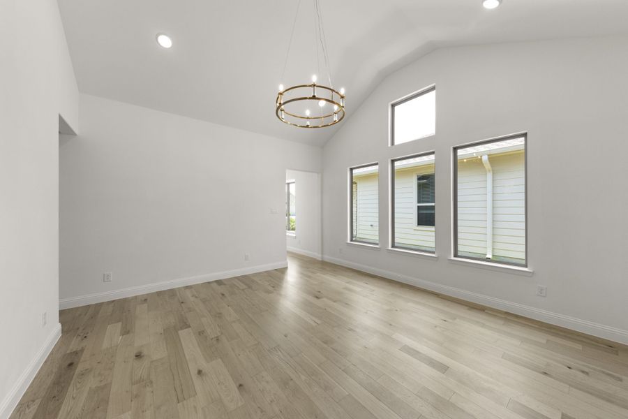 Spacious, unfurnished interior of a new home in Keeneland, Aubrey (Image 20).