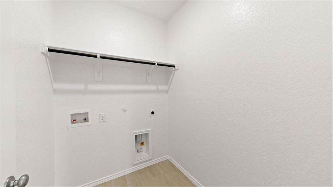 Spacious, unfurnished interior of a new home in Waterscape, Royse City (Image 19).