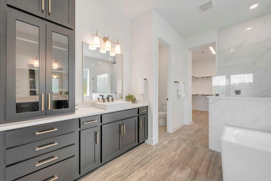 Owner's Bathroom (Staged) Owner's Bathroom (Staged)