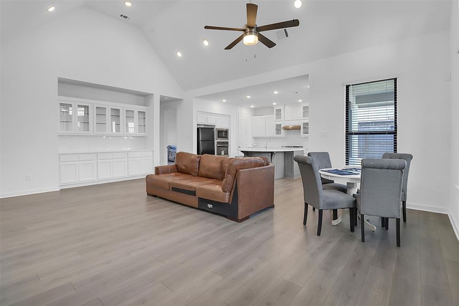 Furnished interior view inside a new home in Riceland: 50ft. lots, Mont Belvieu (Image 16).