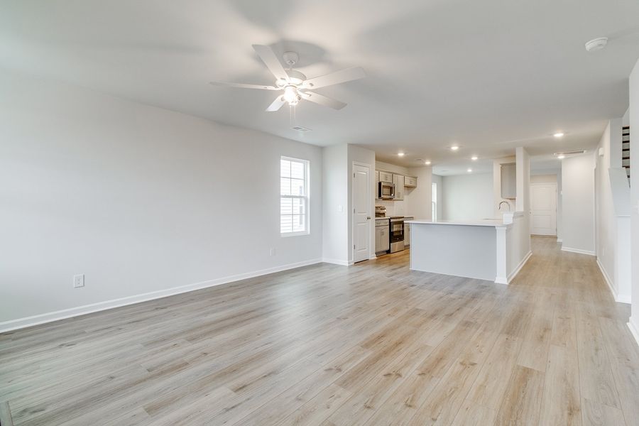 Spacious, unfurnished interior of a new home in Winston Point, Gilbert (Image 18).