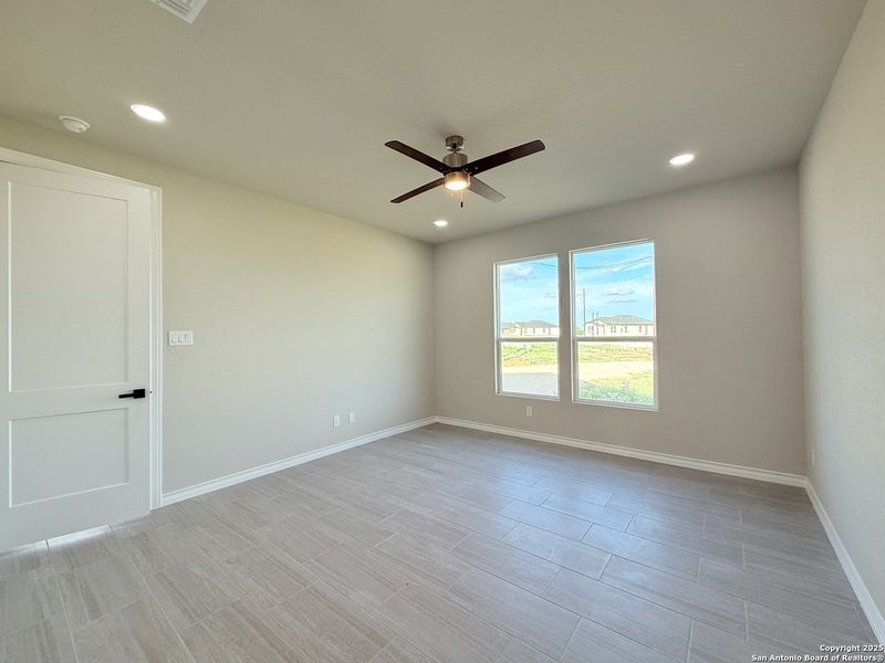 Spacious, unfurnished interior of a new home in , La Vernia (Image 30). Spacious, unfurnished interior of a new home in , La Vernia (Image 30).
